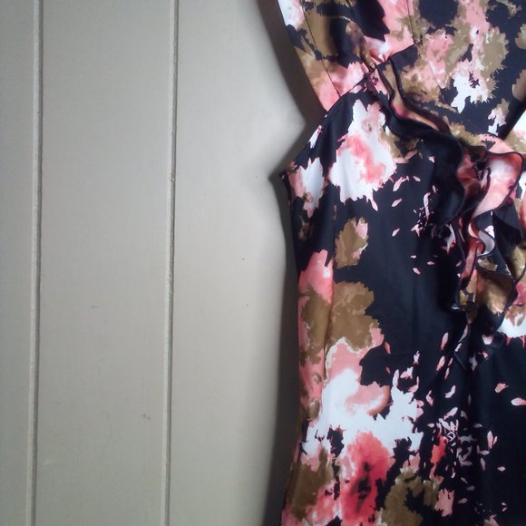 Free With Bundle omen's Floral Ruffle Top - Picture 8 of 13